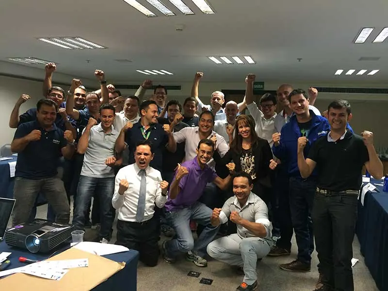 Gestores do Grupo ReGra comemorando durante o Programa de Formação Leader Coach Multiplier
